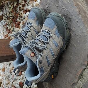 Women's Merrell Moab Hiking Shoe size 9.5